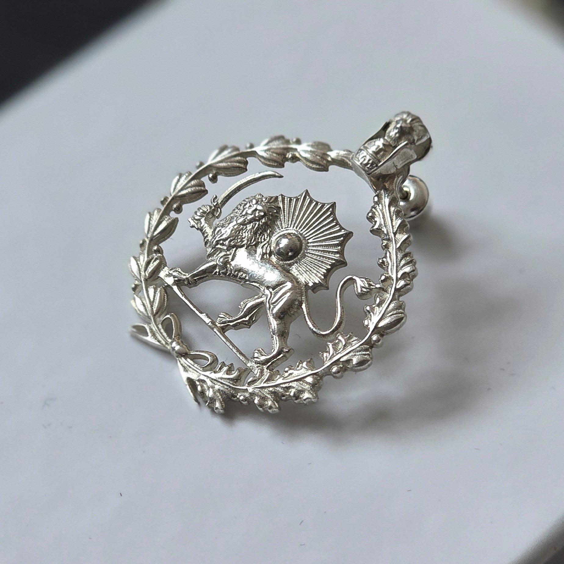 Lion and Sun Pin